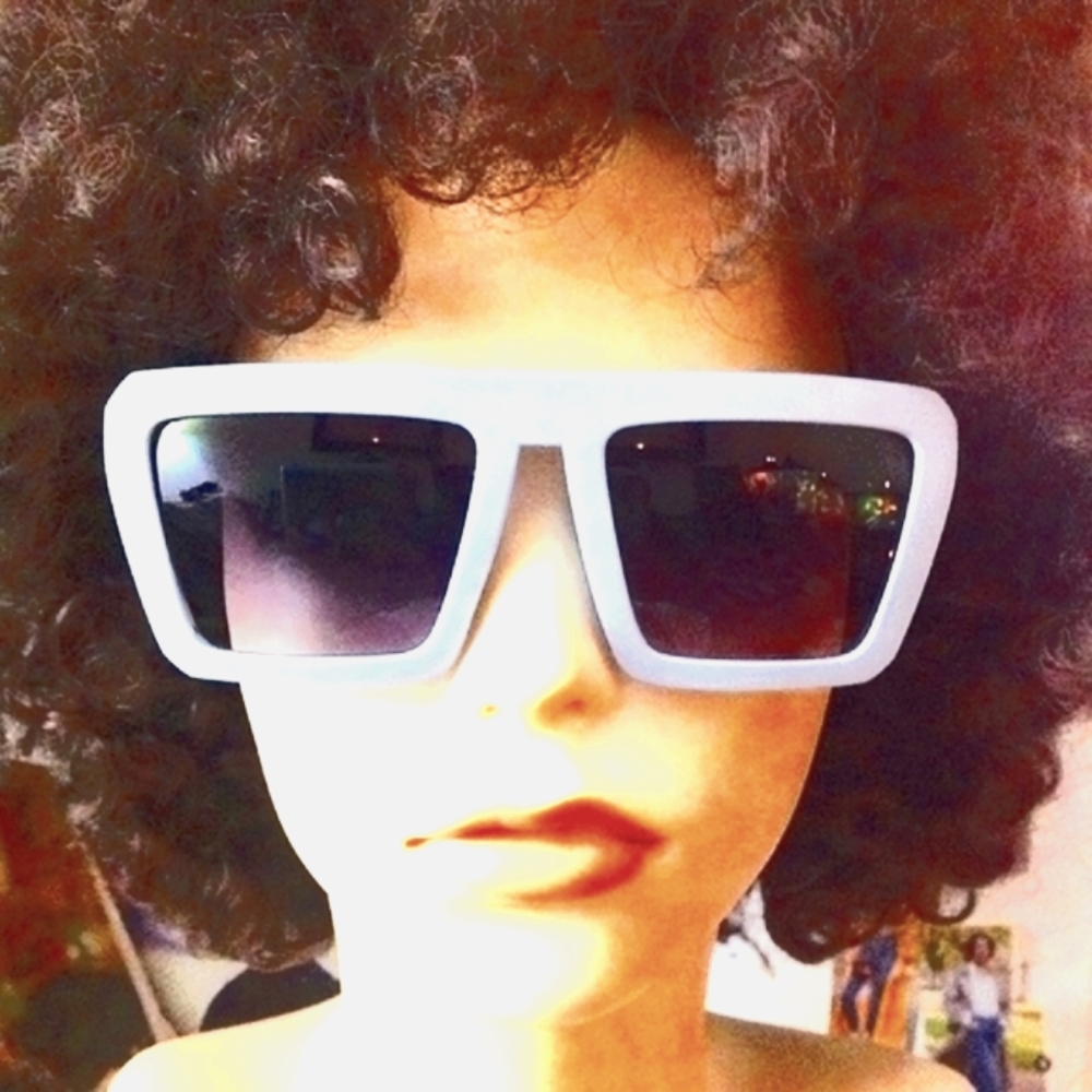 CORNFLOWER BLUE QUAY GEO SUNNIES